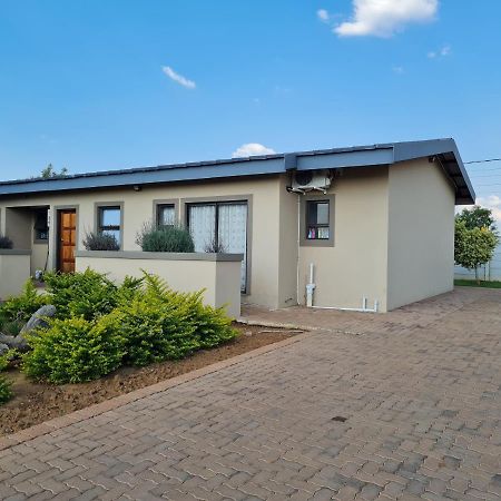 Village Kulture - Guest House ルステンブルク エクステリア 写真