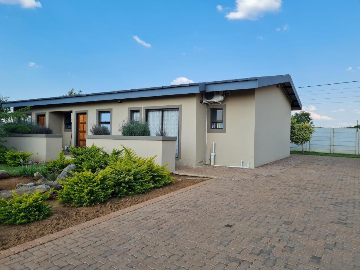 Village Kulture - Guest House ルステンブルク エクステリア 写真